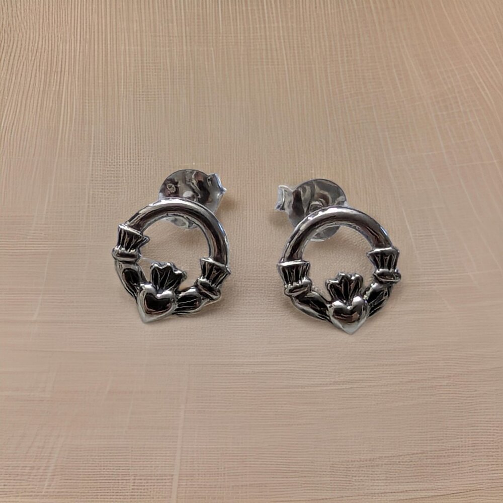 Brand New 925 Solid Sterling Silver Stud Post Classic Claddagh Irish Earrings